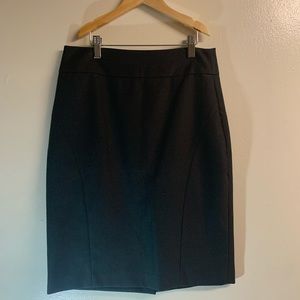 Banana Republic Grey Pencil Skirt in Size 2.